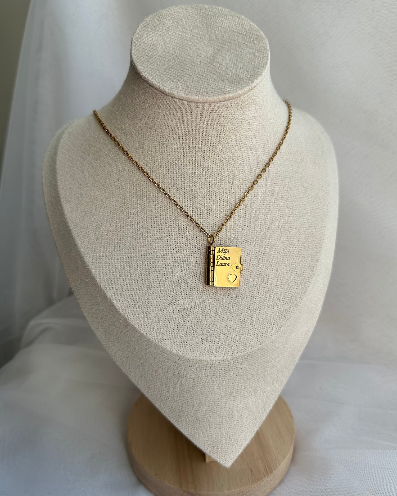 Kaklarota “Grāmatiņa”