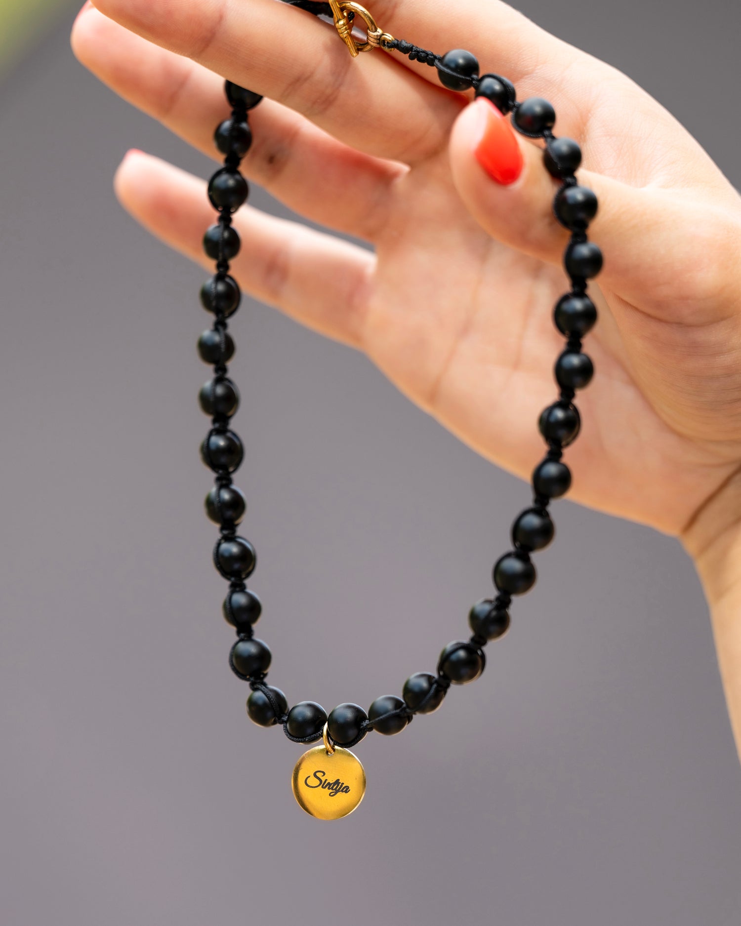 Čokeris ar gravējumu