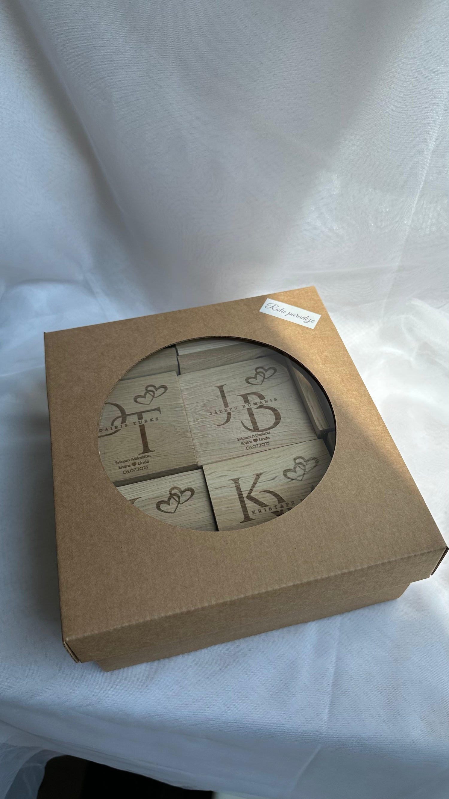 Galda kartes ar gravējumu