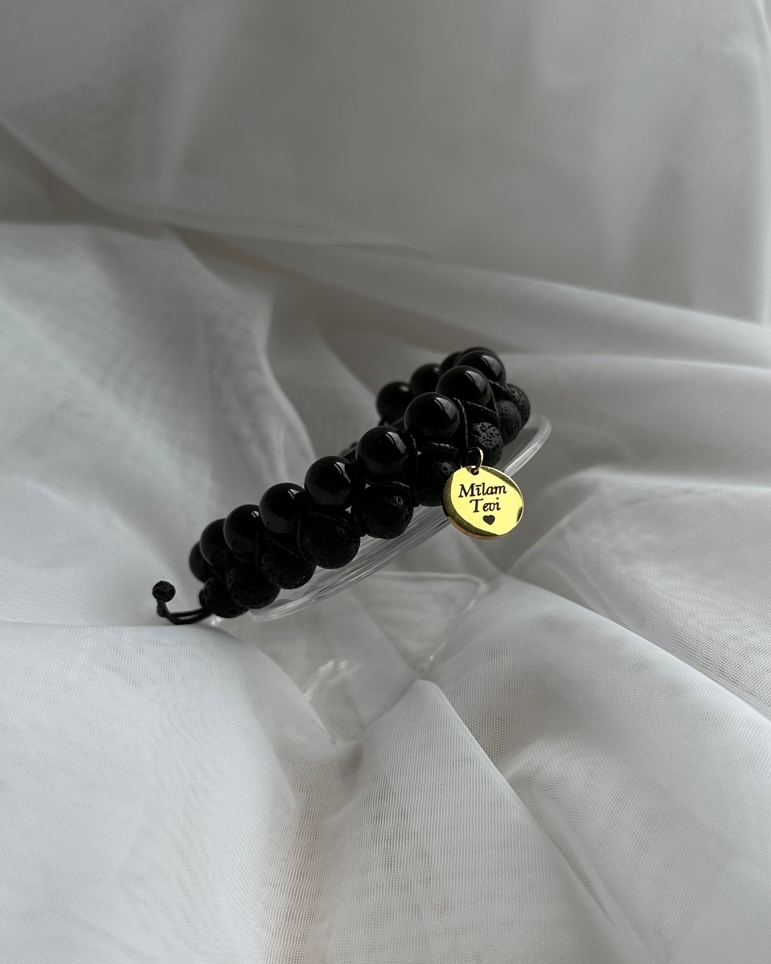 Mezglota akmens rokassprādze ar garvējumu