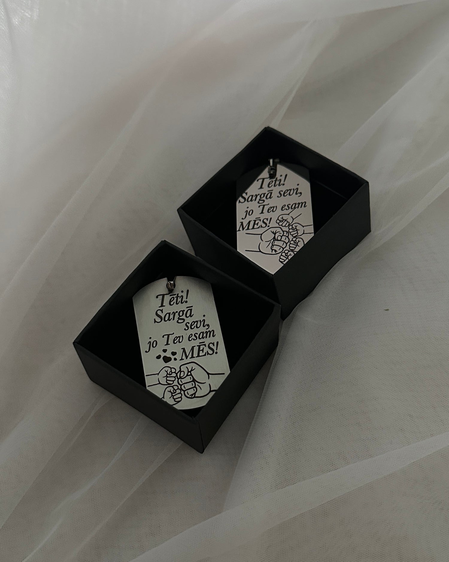 Kantains kulons ar gravējumu