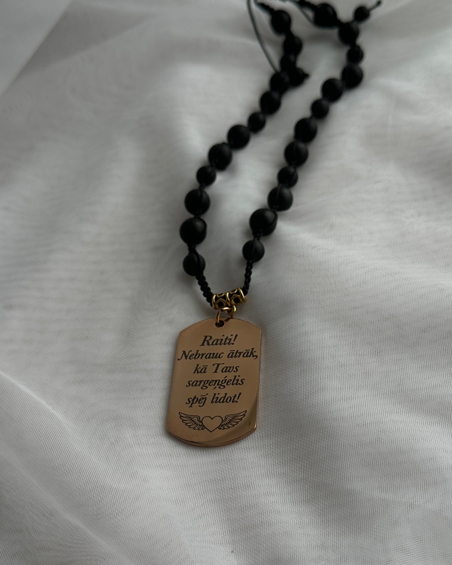 Apzeltīts autospoguļu dekors ''Nebrauc ātrāk, kā Tavs sargeņģelis spēj lidot''