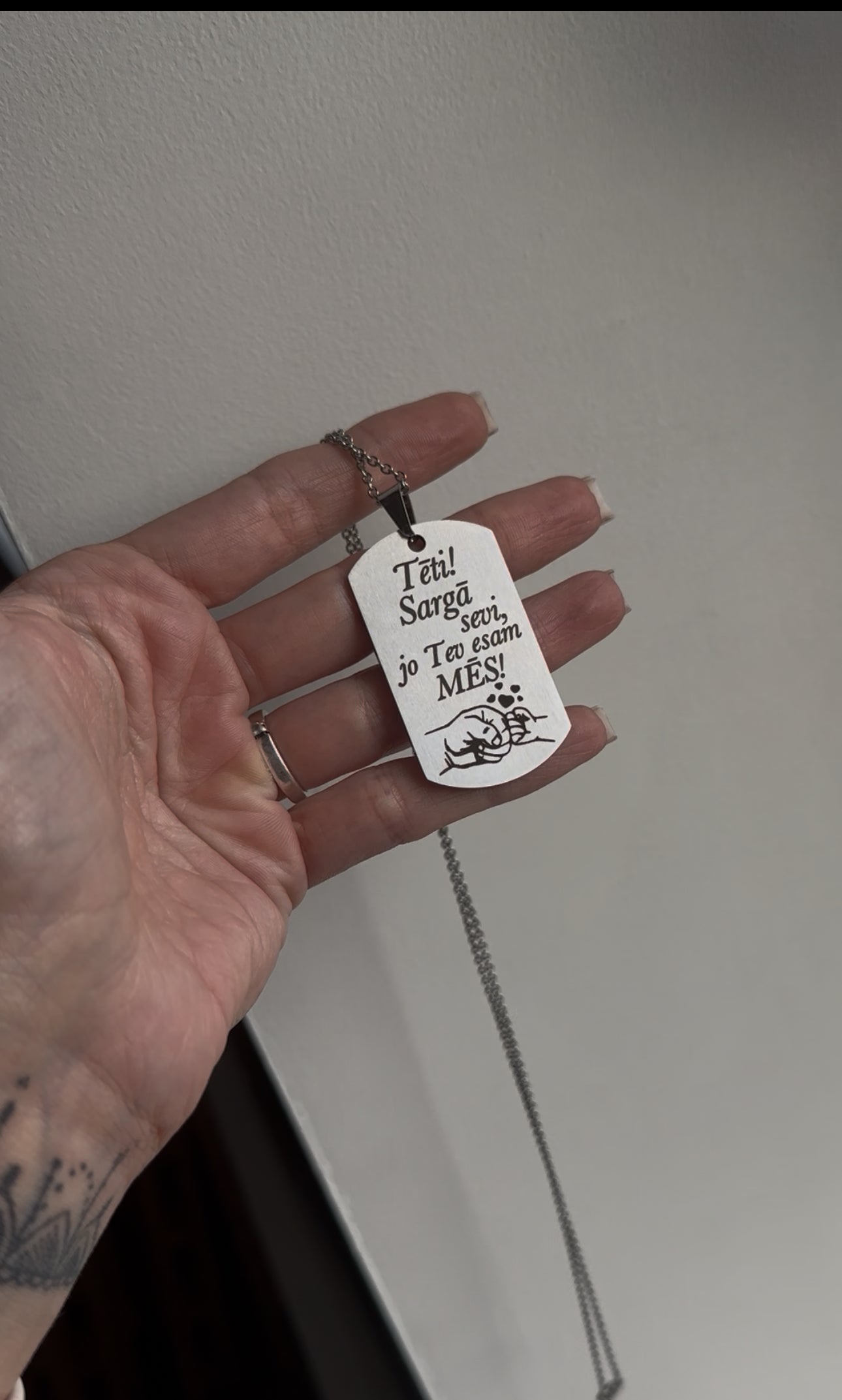 Kantains kulons ar gravējumu