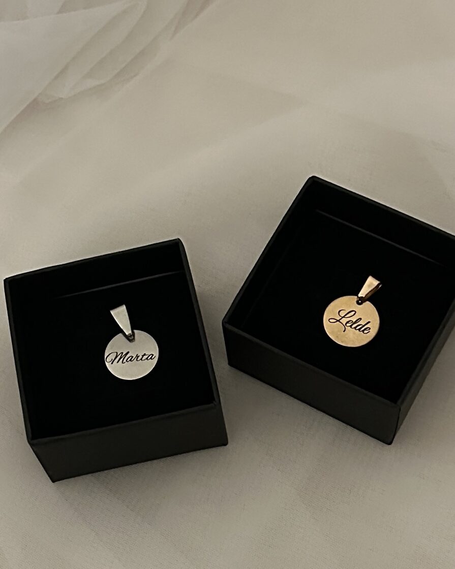 Kuloni ar gravējumu Image