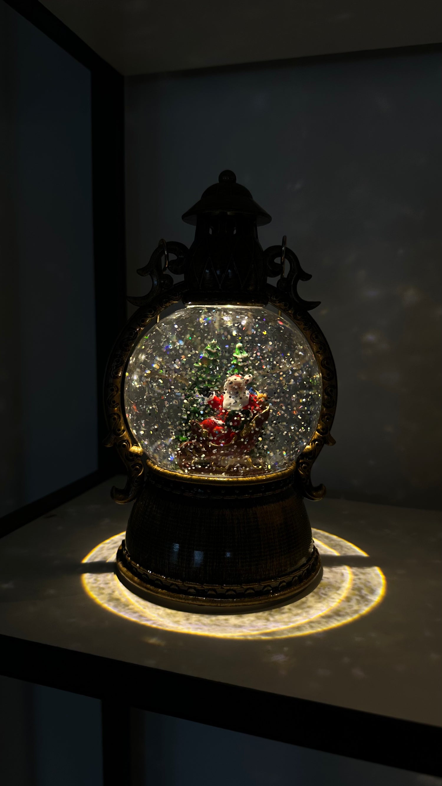 Apaļā laterna ar kamanām