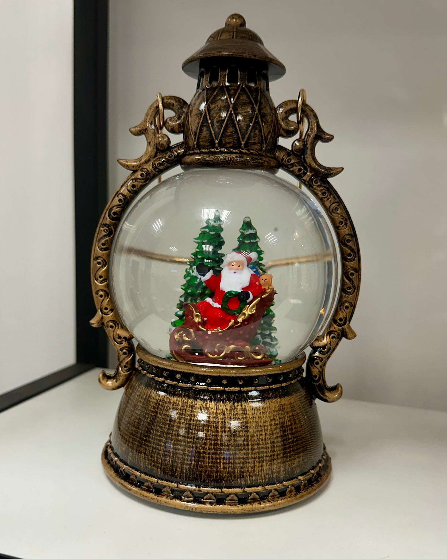 Apaļā laterna ar kamanām